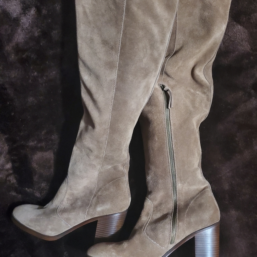 Boots - Picture 3 of 4